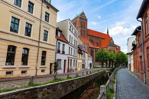Hanseatic houses before the Church of St. Nicholas