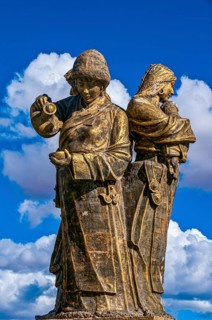 Statues on the main spaure of the town of Ali