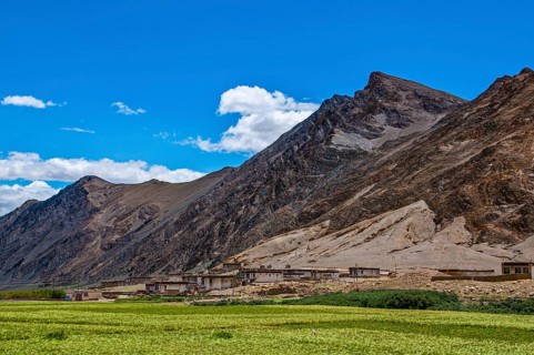 The Karo-La Pass along the Freindship Highway