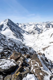 Mountain panorama of the Stubai Alps in winter with Schrankarkogel peak