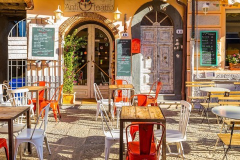 Street cafe in Via Roma