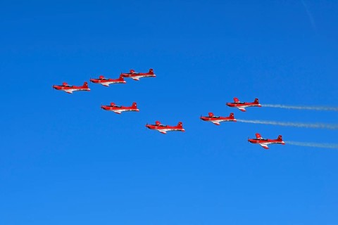 Formation flight of the Patrouille Suisse with the PC-7 team