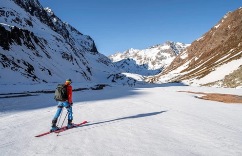 Ski tourers in the Oberberg valley
