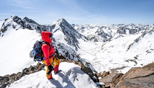 Ski tourers on the ridge