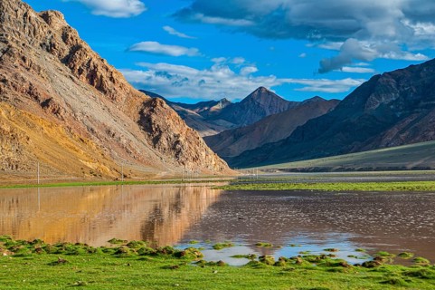 Beautiful mountain lake along the road from Ali and Gerze