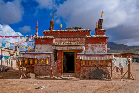Monastery in Paryang along the southern route into Western Tibet
