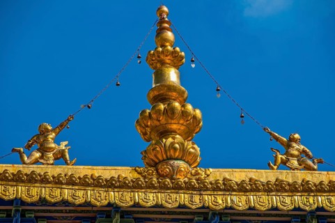 Buddhist roof decorations on the roof of the Tashilhunpo monastery