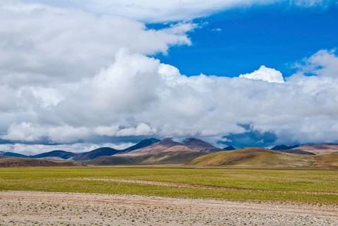 Open wide tibetan landscape along the road from Tsochen to Lhasa