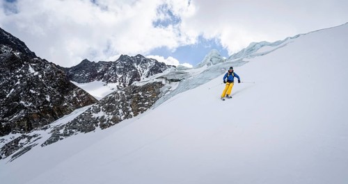 Ski tourers descending Alpeiner Ferner
