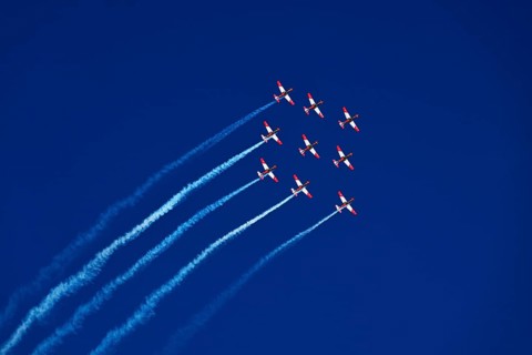 Formation flight of the Patrouille Suisse with the PC-7 team