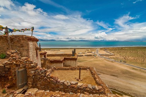 The Chiu monastery at the Lake Manasarovar