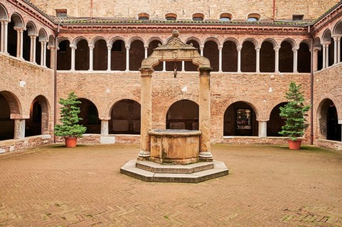Fountain in the centre of the cloister