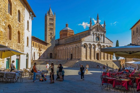 Street restaurants on Piazza Garibaldi