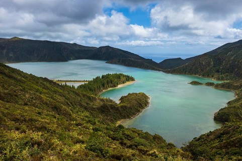 Lagoa de Fogo cratr lake