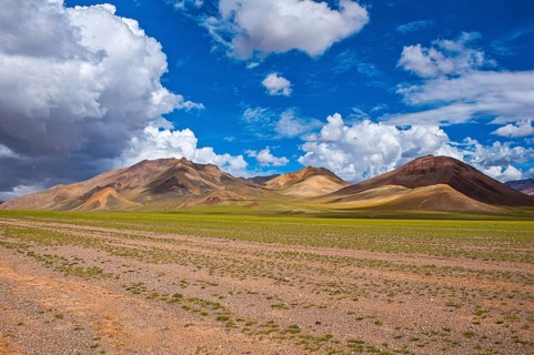Mountainous ladnscape along the road from Ali and Gerze