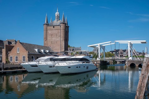 Motor yachts in front of the Zuidhavenpoort at the Oude Haven
