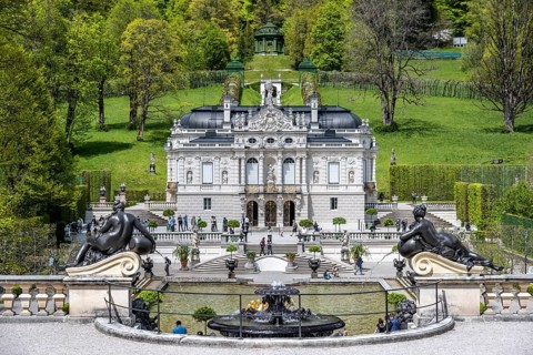 Royal Villa Linderhof Palace with fountain