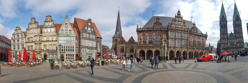 Panoramic photo of the Bremen market with the surrounding old buildings of the Old Town