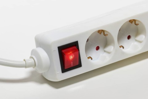 Socket strip for connecting electrical appliances