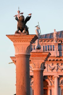 Piazzetta San Marco: St Mark's and Theodore's Column in front of the statues of the Bibliotheca National Marciana
