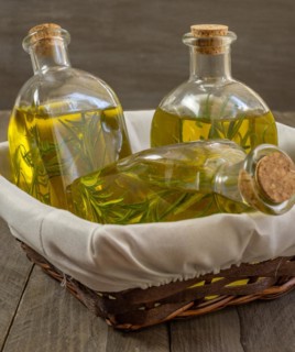 Andalusian olive oil with rosemary and garlic infusion