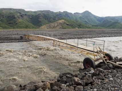 Mobile bridge over the glacial river Krossa