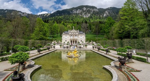Royal Villa Linderhof Palace with fountain