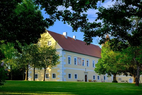Atzenbrugg Castle