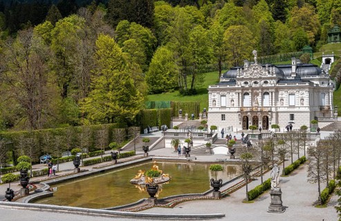 Royal Villa Linderhof Palace with fountain
