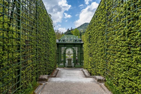 Royal Villa Linderhof Palace with fountain
