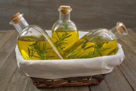 Andalusian olive oil with rosemary and garlic infusion