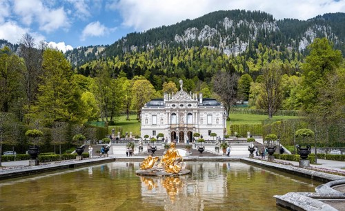 Royal Villa Linderhof Palace with fountain