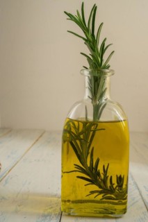 Andalusian olive oil with rosemary and garlic infusion