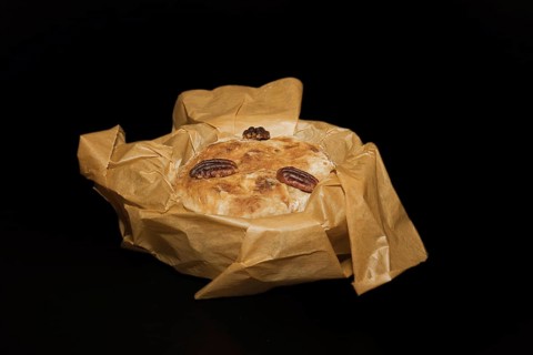 Yeast pastry with pecans