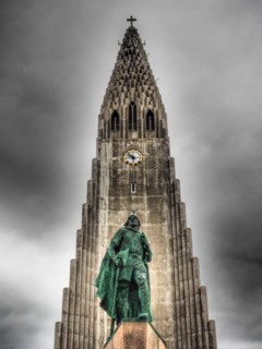 Statue of the first explorer of America Leifur Eiriksson in front of Hallgrimskirkja