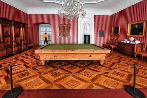 Red Salon