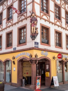 Corner of the half-timbered house with the carved figures of William Tell