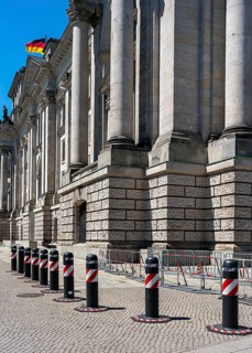 Security bollards on the west wing of the Reichstag building
