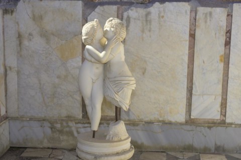 Statue in the Domus di Amore e Psiche