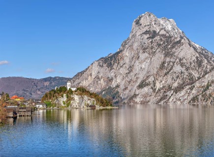 Johannesberg Chapel at Lake Lake Traun in fine weather