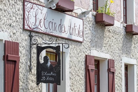 Sign showing silhouette of Impressionist painter Claude Monet at Le Coin des Artistes