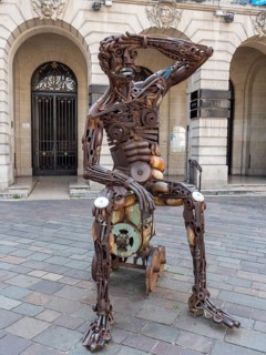 A modern sculpture on Bd de lEurope