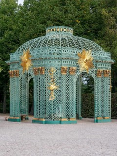 Golden Sun Lattice Pavilion next to Sanssouci Palace
