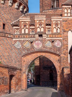 Detail of the Gothic brick town wall and the Neustaedter Tor