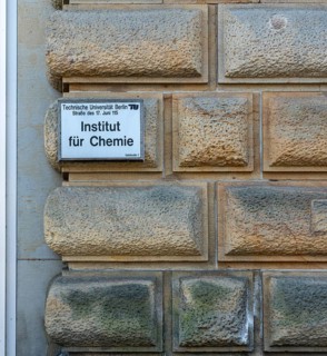 Entrance to the Institute of Chemistry at the TU