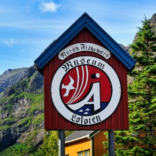 Wooden sign at the entrance