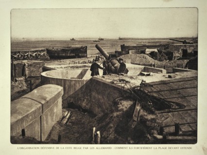 Soldiers with cannon at German fortification and bunkers on the beach at Ostend in Flanders during the First World War