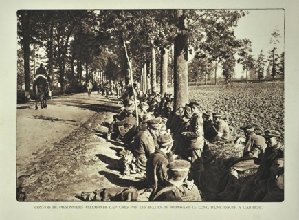 Convoy with German prisoners resting along road in Flanders during the First World War