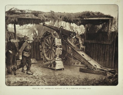 Artillery soldiers and hidden cannon at the Pervijze battlefield in Flanders during the First World War