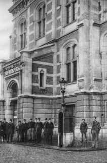1910 photo of the Bureau for Emigration in the port of Antwerp